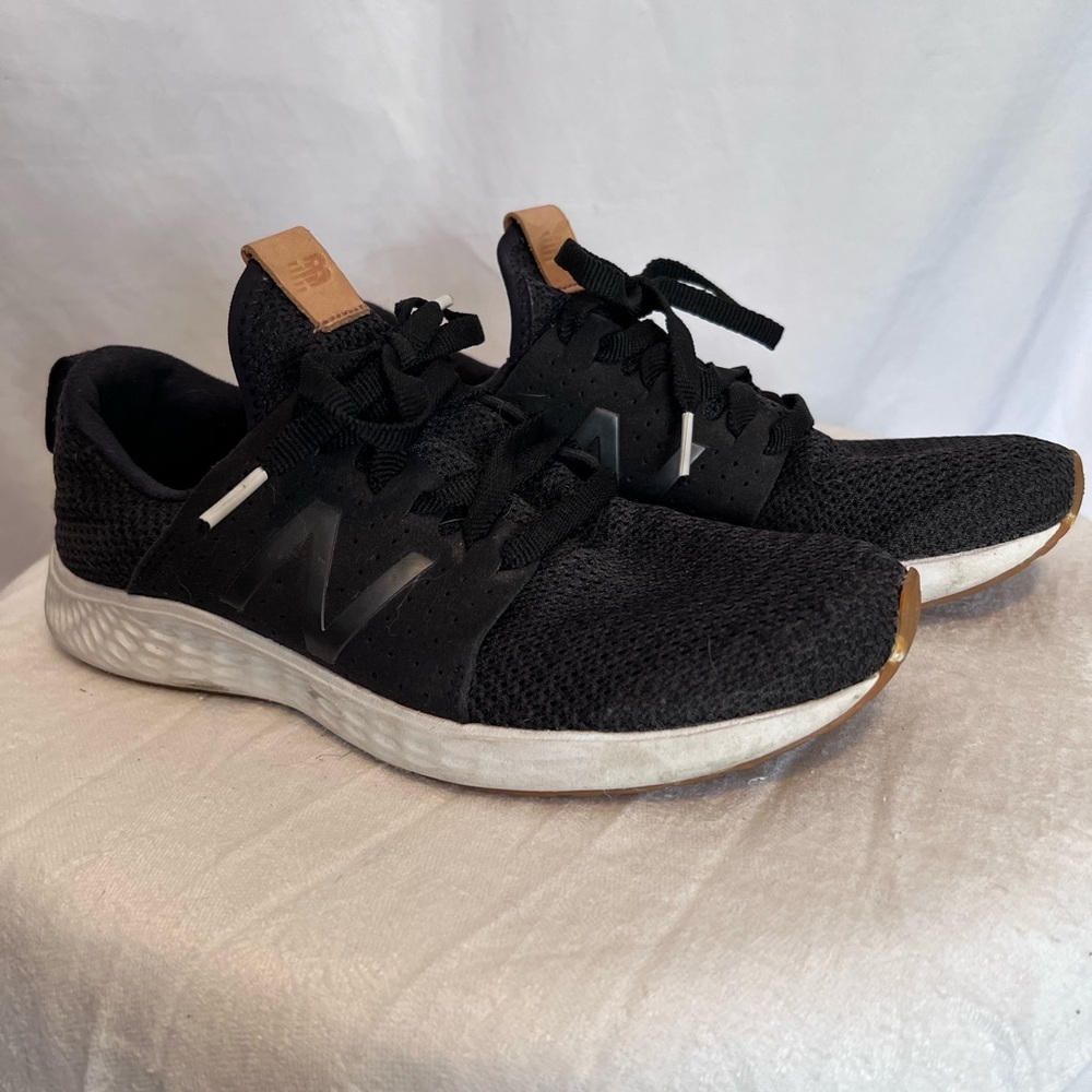 New Balance Black and White Athletic Shoes Fresh Foam 7.5. - Picture 3 of 6